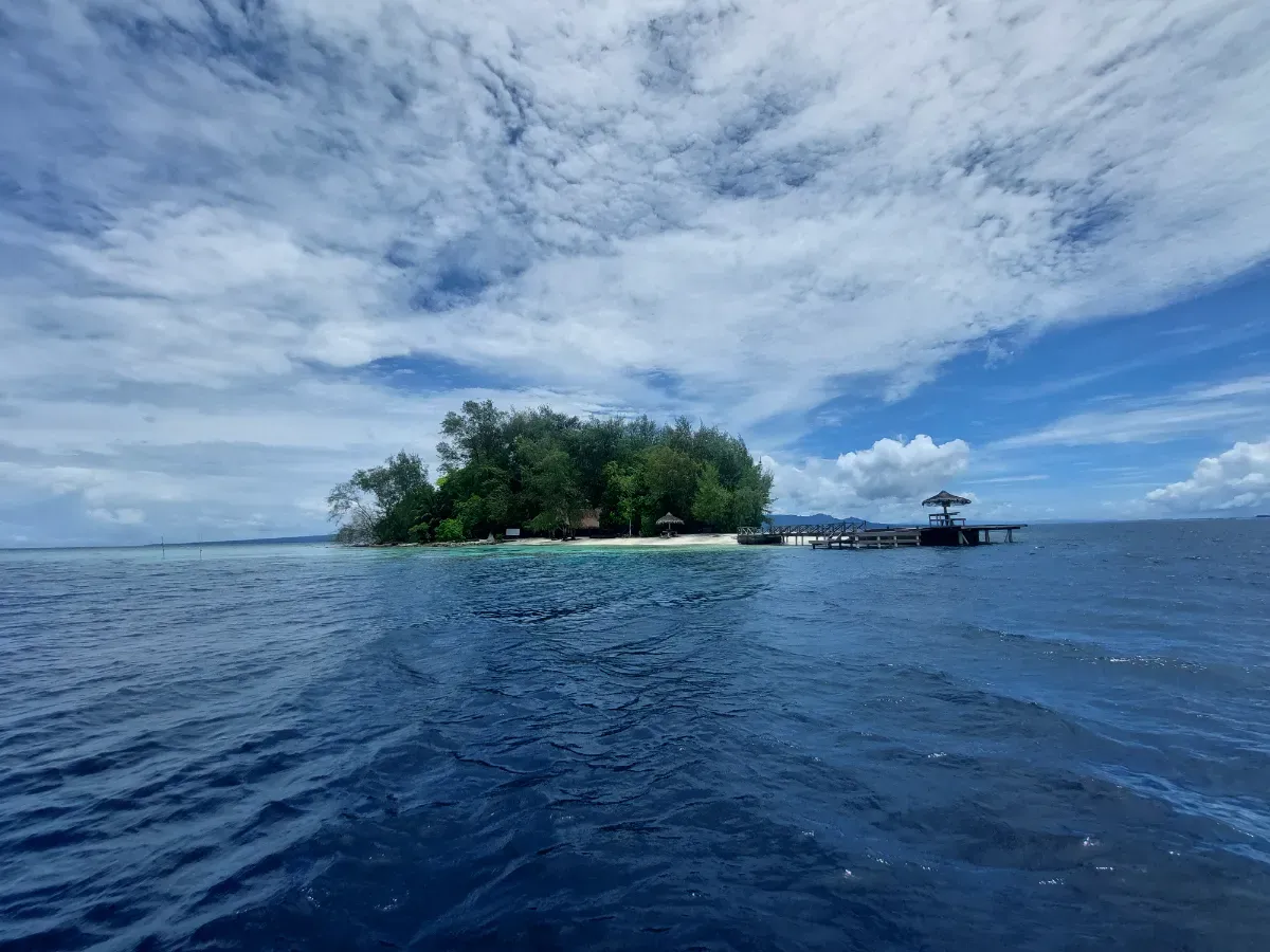 An island in a blue ocean
